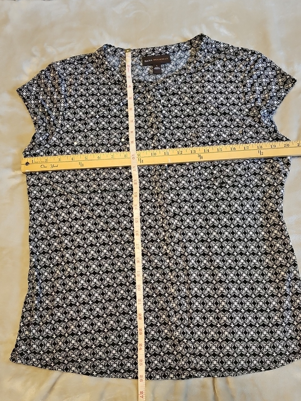 Dana Buchman Black and White Geometric Short Sleeve Top
